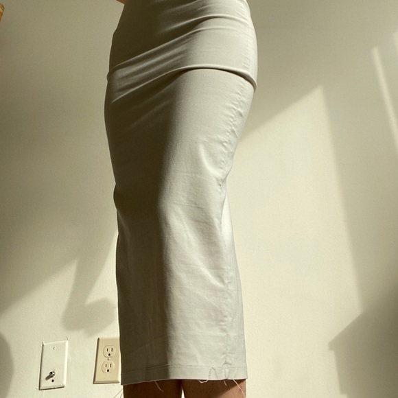 light grey/beige long pencil skirt with slit - Picture 2 of 4